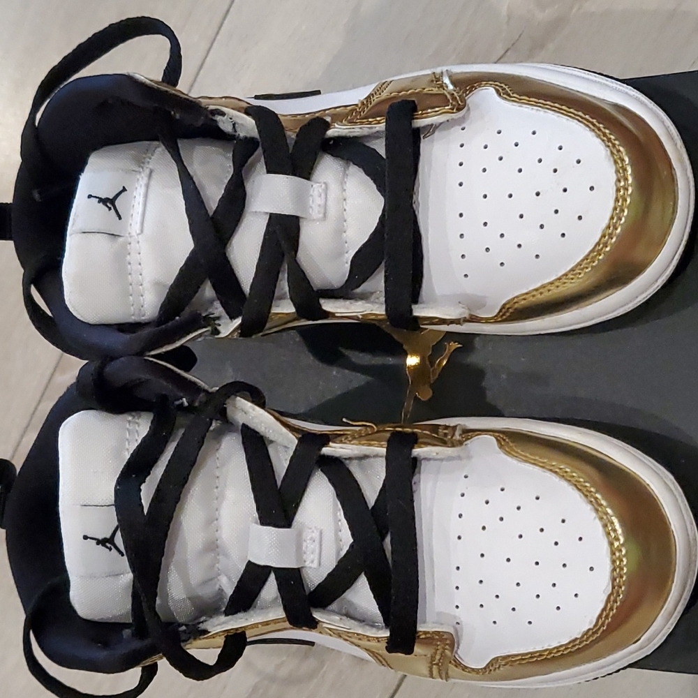 Toddler Jordan 1 mids